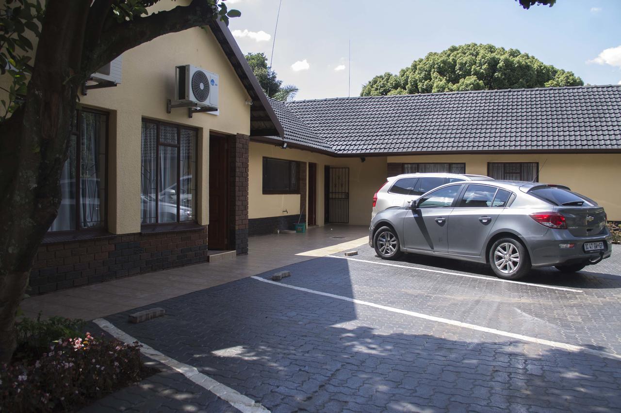 Riverton Manor Centurion Eksteriør billede