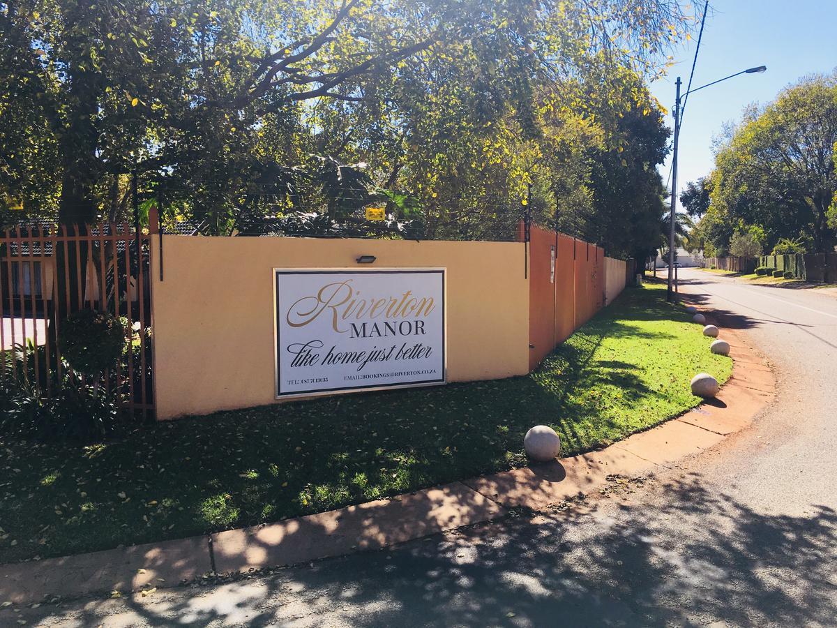 Riverton Manor Centurion Eksteriør billede