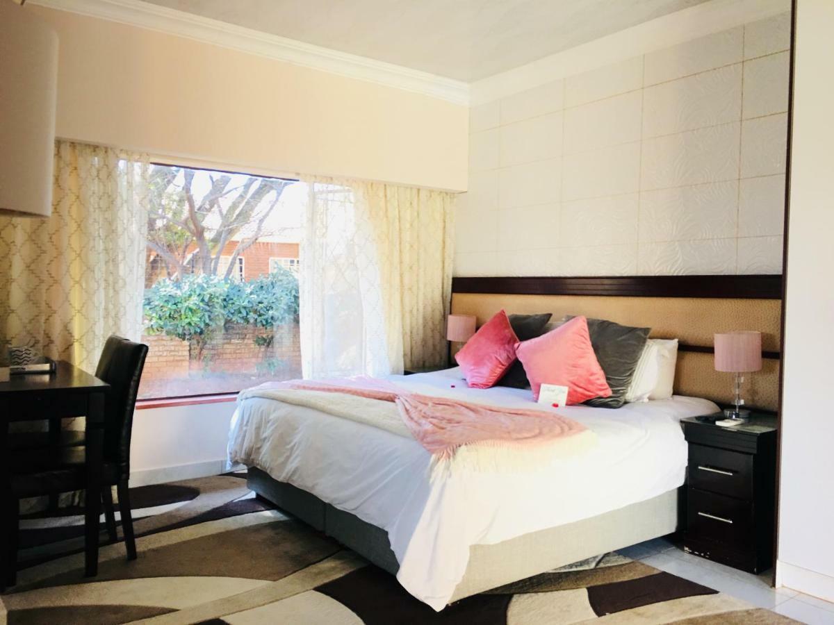 Riverton Manor Centurion Eksteriør billede